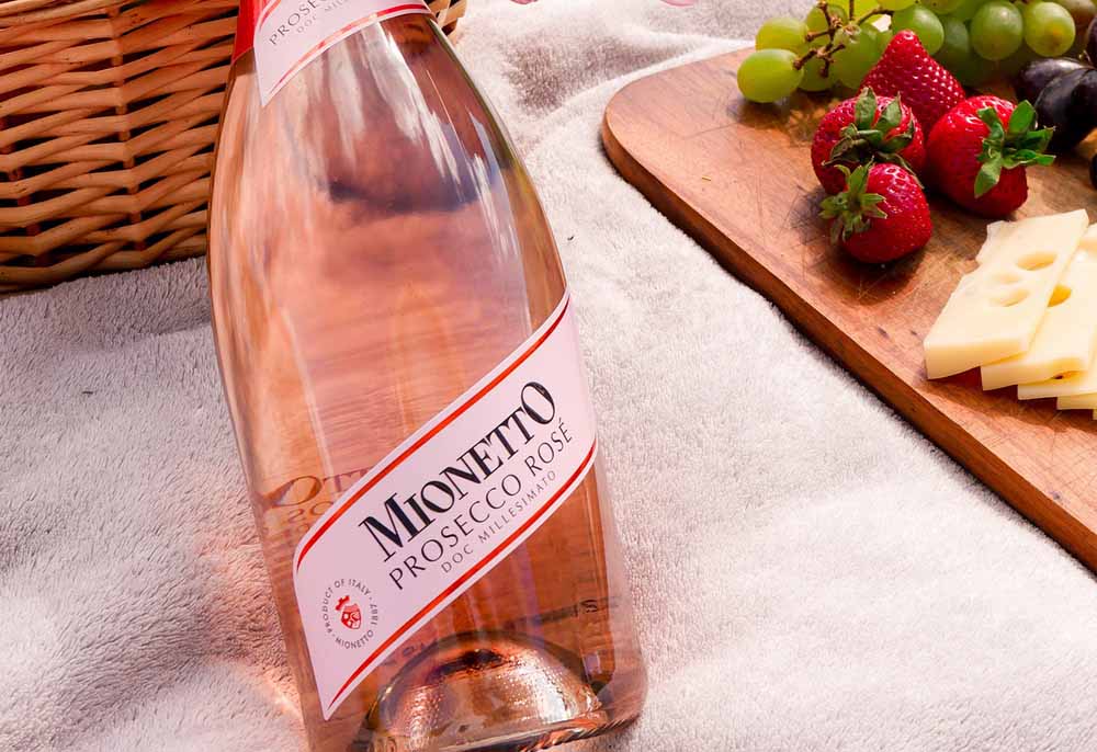 Proseco Rakija Celosvětová novinka Prosecco růžové vstupuje poprvé na trh