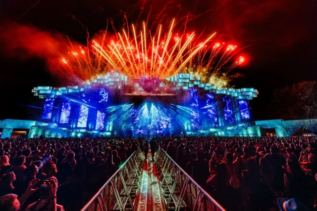 Letošní ročník Beats for Love, který se odehraje od 2. do 5. července 2025, přepíše historii festivalu a otevře zcela novou dimenzi této ikonické oslavy elektronické hudby. V jedinečném industriálním prostředí Dolních Vítkovic vznikne pod hlavičkou Beats for Love Universe hned několik nových fantastických světů s dechberoucí atmosférou.
Line-upu kralují takoví velikáni, jako legenda EDM Armin van Buuren, populární drum and bass mág Sub Focus, mistr epického zvuku Apashe, australský showman Timmy Trumpet, populární britský zpěvák John Newman či světová premiéra společného vystoupení top drum and bass DJ jménem A.M.C. a jeho partnerky, zpěvačky Koven.
Foto: archiv Beats for Love
.
.
.
#ostrava #vitkovice #festival #beatsforlove #arminvanbuuren #subfocus #amc #koven